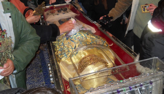 Sfânta Parascheva afectată de criză - paraschv-1318512699.jpg