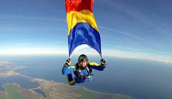 Alături de Adrian Constandache! Angajații de la Aerodromul Tuzla au donat sânge - parasutist-1445365843.jpg