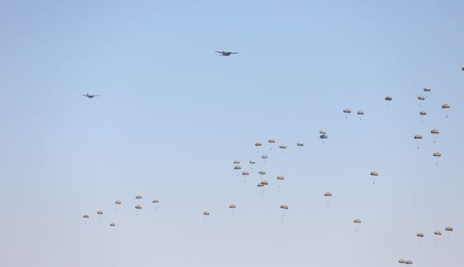 Peste 1.000 de parașutiști, reuniți la Boboc - parasutisti2-1620831320.jpg