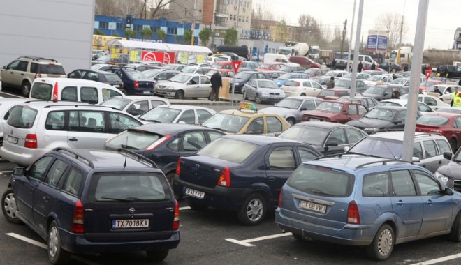 ATENȚIE MARE / Cum acționează hoții în parcările mall-urilor din Constanța - parcare-1349897897.jpg
