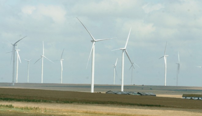 Producția centralelor eoliene s-a dublat în 2012 - parceoliene2-1357675898.jpg