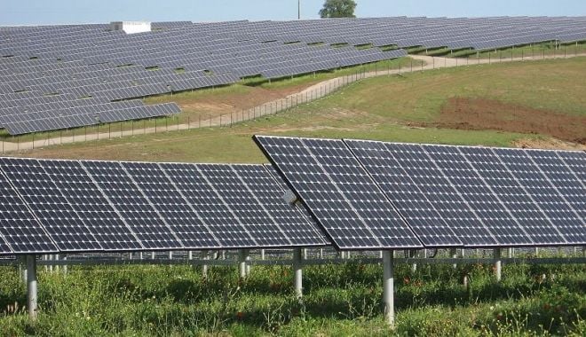 Investitorii vor putea înfiinţa parcuri fotovoltaice - parcurifotovoltaice-1635145402.jpg