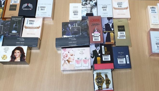 Parfumuri și ceasuri contrafăcute, la vânzare în parcările supermarketurilor - parfumjandarmi-1602007022.jpg