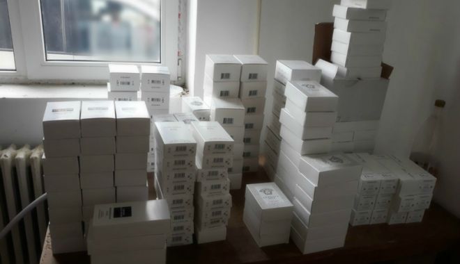 Parfumuri contrafăcute, confiscate la Negru Vodă și Vama Veche - parfumuri-1520959382.jpg