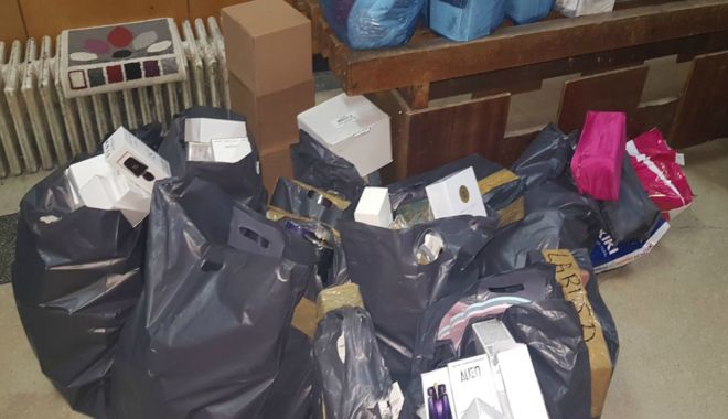 Parfumuri contrafăcute, confiscate de polițiștii de frontieră constănțeni - parfumuri2-1520929632.jpg