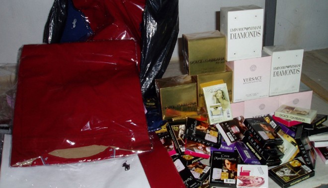 Parfumuri și tricouri confiscate la Vama Veche - parfumurihaine-1337718620.jpg