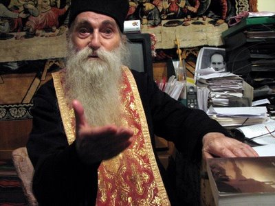 A decedat duhovnicul Arsenie Papacioc - parintelearseniepapaciocfotovict-1311071904.jpg