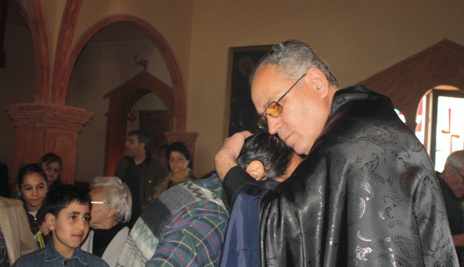EXCLUSIV ! Jale la Biserica Armenească din Constanța! Enoriașii vor rămâne fără preot - parintelemandaliandespartindused-1332856626.jpg
