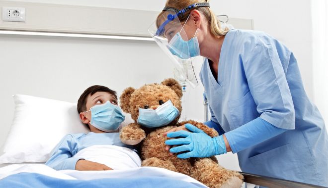 Părinţii infectaţi cu virusul SARS-CoV-2, trataţi în secţiile de pediatrie, unde sunt internaţi copiii lor - parinti-1631599752.jpg