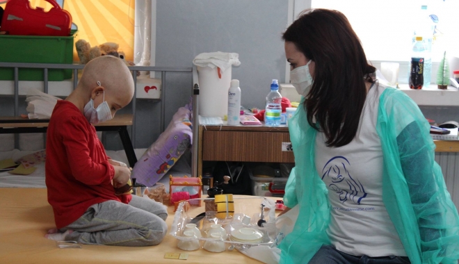 Disperare pentru părinții ai căror copii au cancer. Tratamentul nu se găsește - parintidisperati-1471850844.jpg