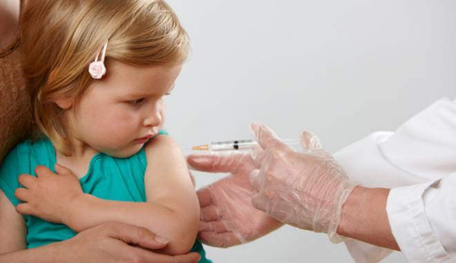 Părinții ar putea fi obligați să își vaccineze copiii - parintiiarputeafiobligati-1435081638.jpg