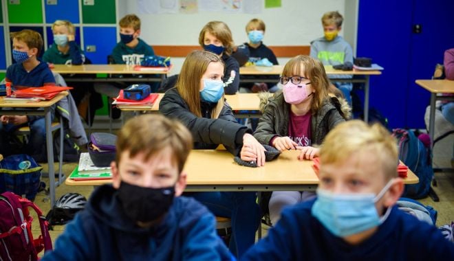 Părinţii cer închiderea şcolilor în localităţile cu incidenţă COVID mai mare de 6 - parintiicer-1633677743.jpg