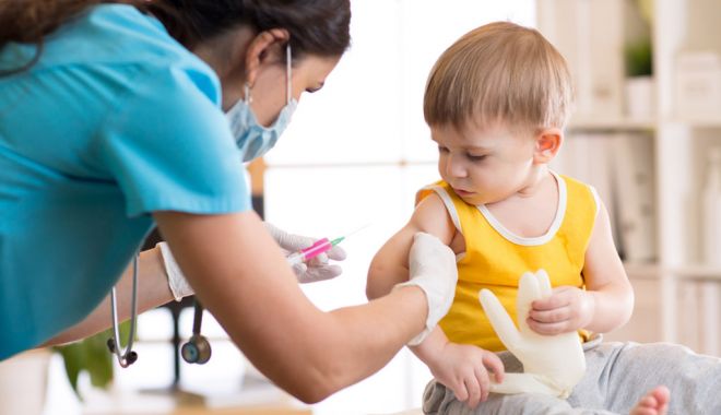 Părinţii, încurajaţi de medici să-i vaccineze pe copii - parintiiincurajati2-1601924480.jpg