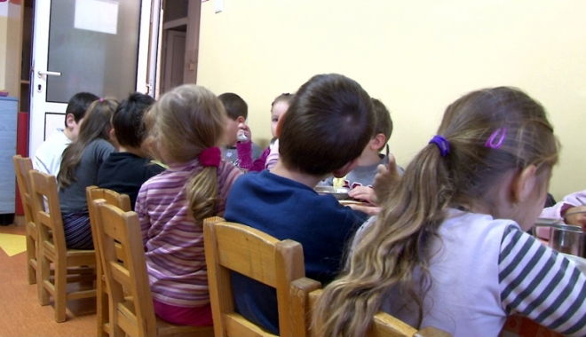 Grădiniță estivală pentru elevii defavorizați, la Mangalia - parintiireclama1389892178-1504436487.jpg