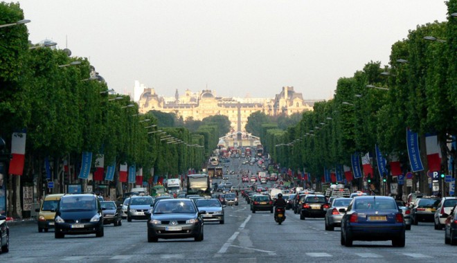 Destinații de vis Champs-Elysées, cea mai scumpă arteră comercială din Europa - paris-1314979323.jpg