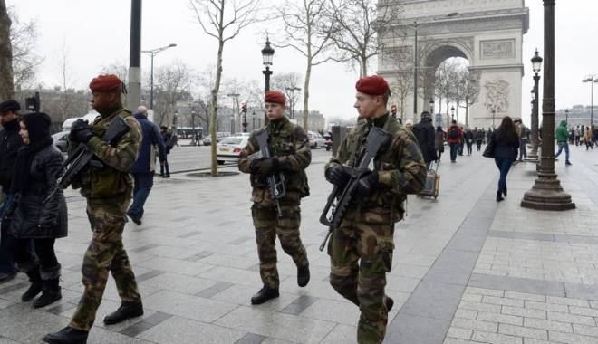 Franța rămâne în alertă. SUA vor să trimită agenți vamali în Europa - paris-1448384953.jpg