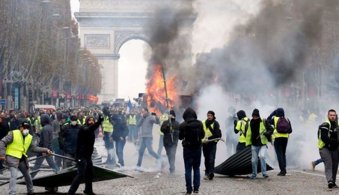 Rusia, suspectată că se implică virtual în protestele de la Paris. Francezii anchetează mai multe conturi false - paris-1544350749.jpg