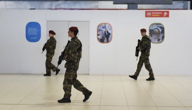Alertă pe aeroportul Charles de Gaulle din Paris! Un avion a fost evacuat. Poliția și pompierii au înconjurat zona - parisattacks-1505641937.jpg