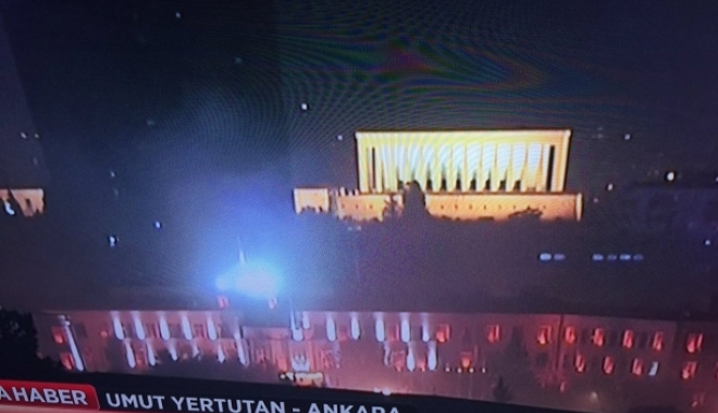VIDEO / Momentul în care Parlamentul turc este lovit de atacul aerian - parl-1468685012.jpg