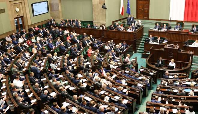 Parlamentul polonez va evalua compensațiile de război cerute Germaniei - parlament-1506864737.jpg