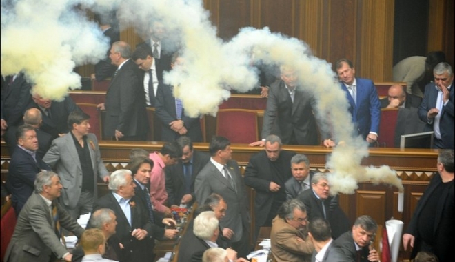 Ucraina prelungește legea privind 'statutul special' pentru Estul separatist prorus - parlament-1507298060.jpg