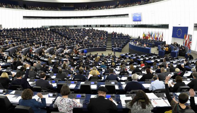 Parlamentarii europeni promit să respingă orice acord de Brexit fără o clauză tip 