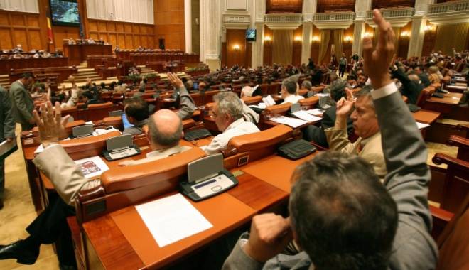 Legea pensiilor pentru parlamentari, retrimisă la comisii - parlamentari36482400-1444131419.jpg