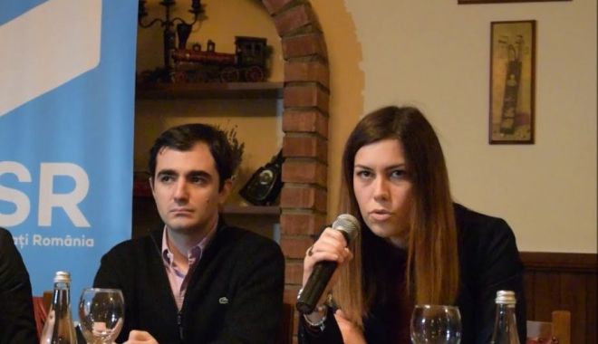 Parlamentari de la USR, prezenți la malul mării. Se prezintă proiectele pentru Mangalia - parlamentaridelausr-1561579045.jpg