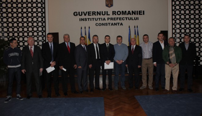 Parlamentarii constănțeni, cu patalama la mână - parlamentarimandate-1355517116.jpg