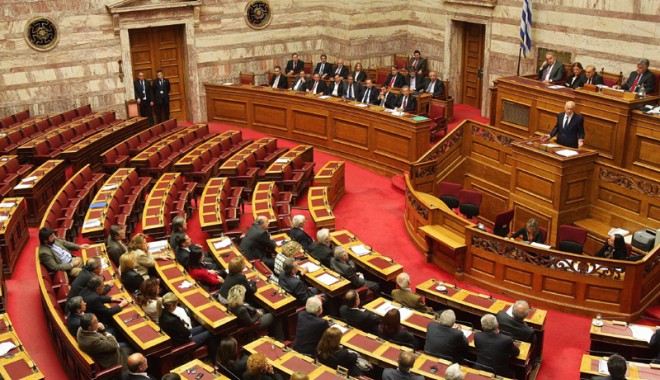 Parlamentul grec  a adoptat proiectul  de buget pentru 2014 - parlamentul-1386514048.jpg