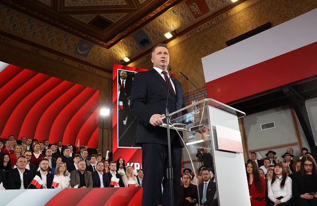 Partidul polonez Lege și Justiție alege un adept al liniei dure drept candidat la conducerea guvernului - partidul-1773045799.webp