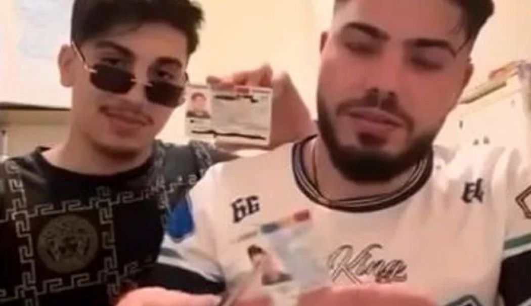 Val de indignare pe TikTok. Românii din diaspora își taie pașapoartele de supărare după alegeri