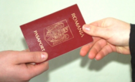 Obținerea cetățeniei române - pasaport-1315515947.jpg