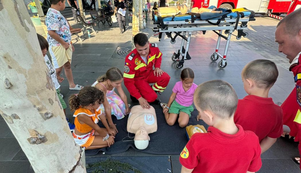Pașii esențiali pe care trebuie să îi urmeze cetățenii în situaţii de urgenţă, explicaţi prin joacă - pasii-esentiali-foto-1722252309.jpg