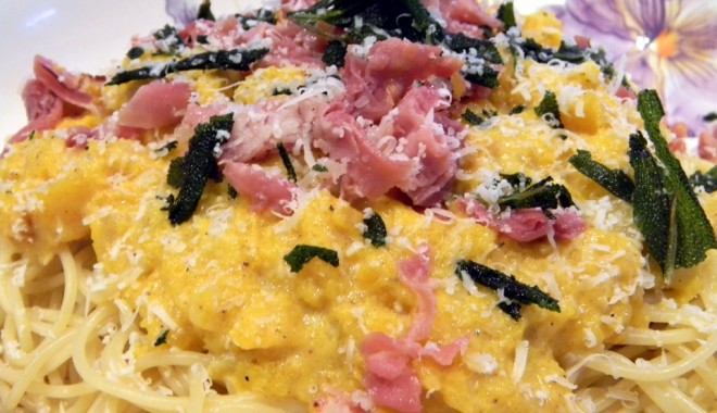 Paste cu dovlecei și parmezan - pastecudovlecei-1331911280.jpg
