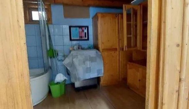 Anunț imobiliar devenit viral în Cluj-Napoca. Cât te-ar costa garsoniera cu pat deasupra băii - pat-1664890415.jpg