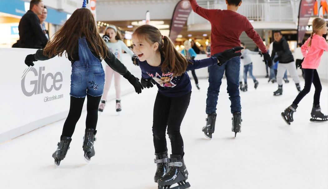 O fetiţă de 9 ani s-a electrocutat în timp ce se afla la patinoar. Iată cum a fost posibil - patinoar-1734016476.jpg