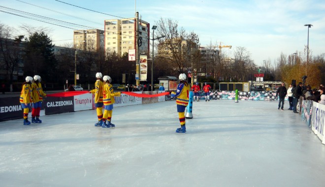 S-a deschis patinoarul  de la City Park Mall! - patinoarcitypark1-1355666533.jpg