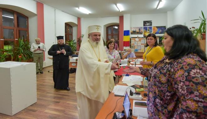 Patriarhul Daniel a votat la alegerile prezidențiale - patriarh-1573412120.jpg