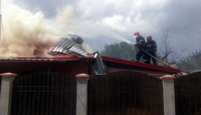 Patru autospeciale au intervenit la un incendiu izbucnit la o casă din Murfatlar - patru-1467046804.jpg