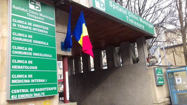 Patru medici şi o asistentă au recunoscut că au primit de la pacienți, pe lângă bani, borcane cu miere de albine şi bulion - patru-medici-si-o-asistenta-1734610528.jpg