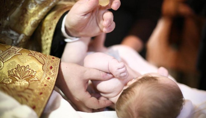 Patru copii aflați în asistență maternală, botezați, de Sfânta Maria, la Cumpăna - patrucopii-1407947304.jpg
