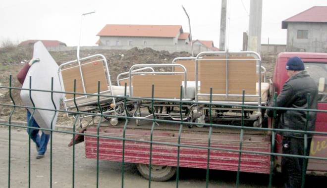 Paturi de spital și veselă nouă pentru bătrânii bolnavi din Cumpăna - paturidespital-1422469563.jpg