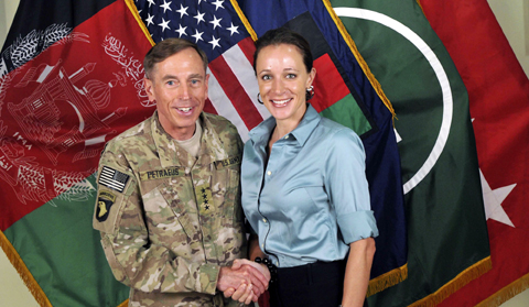 Fosta amantă a lui David Petraeus nu va fi anchetată pentru hărțuire online - paula-1355929784.jpg