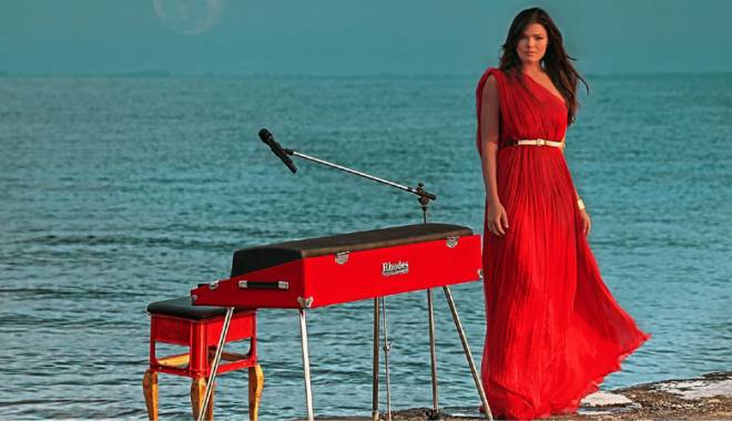 Paula Seling concertează pe scena Harlequin - paulaseling-1434293871.jpg