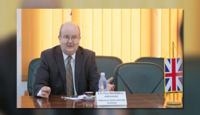 Gafă la Iași: Ambasadorul Marii Britanii întâmpinat cu un steag britanic din 1801 - paulbrummell62243100-1529503132.jpg