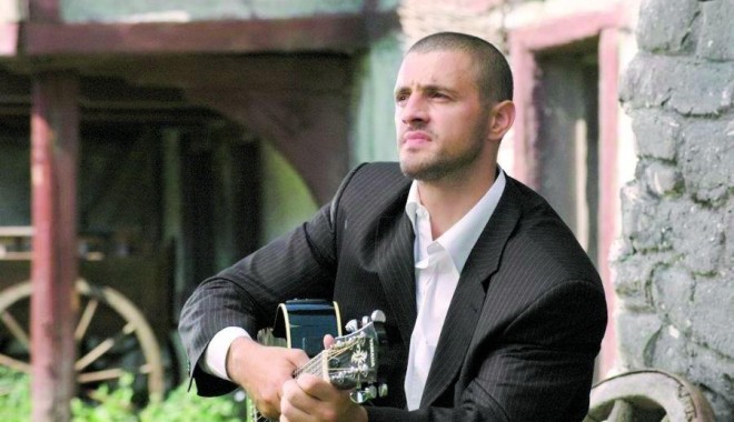 Pavel Stratan, în Club Phoenix - pavelstratan-1321515548.jpg