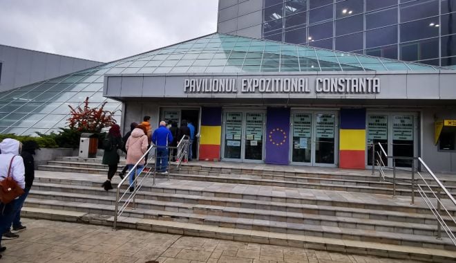 Aglomerație la centrul de vaccinare de la Pavilionul Expozițional Constanța - pavilion-1633612683.jpg