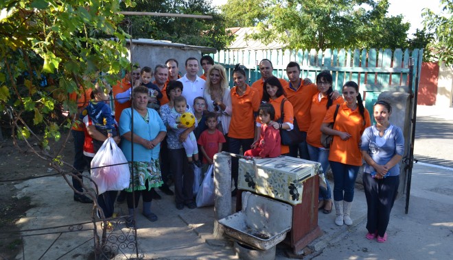 Tinerii din PDL Constanța au donat rechizite - pdl1-1379331313.jpg