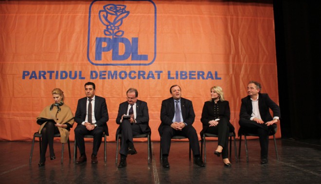 Cine s-a aflat alături de Vasile Blaga la Constanța - pdlechipablaga-1363206367.jpg